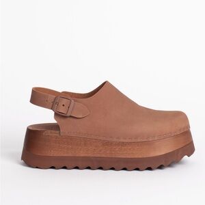 NWT Bryr Tegan Cocoa - Size 8